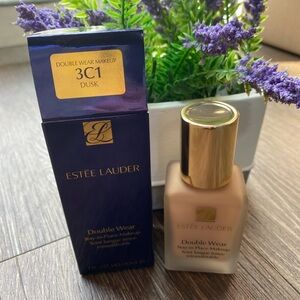Estée Lauder double wear stay in place foundation 3C1 Dusk